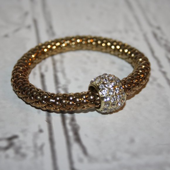 Beautiful gold and rhinestone bracelet 7" - Picture 2 of 3